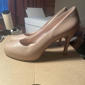 Rockport Leather Platform Pumps Cream Nude Sz 8.0.